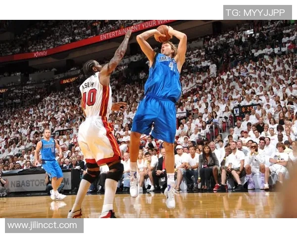 2006年NBA总决赛热火与小牛的巅峰对决回顾与精彩瞬间分析