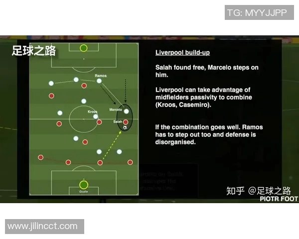 武汉足球队与上海足球队赛后复盘分析灵活性表现及战术调整探讨 武汉足球队与上海足球队赛后复盘分析灵活性表现及战术调整探讨