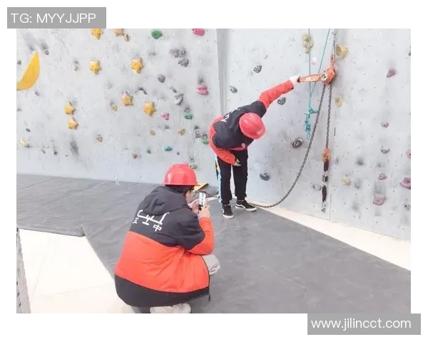 成都攀岩队灵活性分析与提升策略探讨及实践效果评估 成都攀岩队灵活性分析与提升策略探讨及实践效果评估