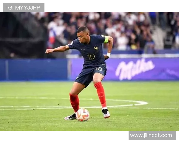 身高182cm的足球明星如何在绿茵场上展现非凡魅力与实力 身高182cm的足球明星如何在绿茵场上展现非凡魅力与实力