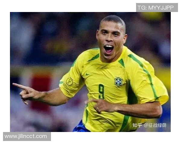 全球足球明星排名前三的传奇球员及其辉煌成就解析 全球足球明星排名前三的传奇球员及其辉煌成就解析